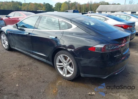 2013 Tesla Model S z USA, uszkodzony, nr VIN 5YJSA1AC7DFP10623